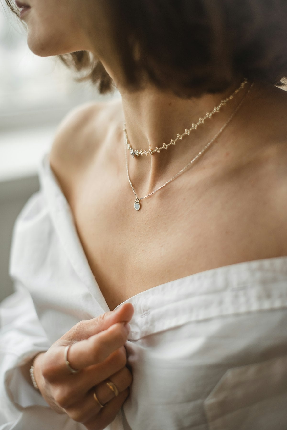 Minimalist Jewelry for Everyday Wear: Why Does It Always Look Expensive?